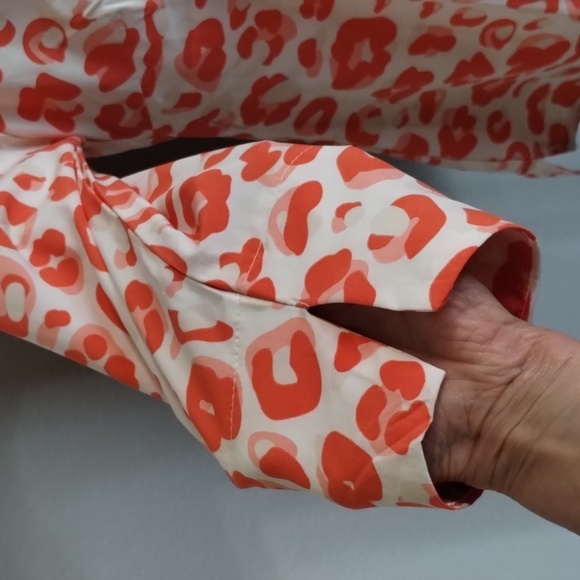 Michelle McDowell Red Leopard Print Top Size Medium V Neck Ruffle - Picture 3 of 10